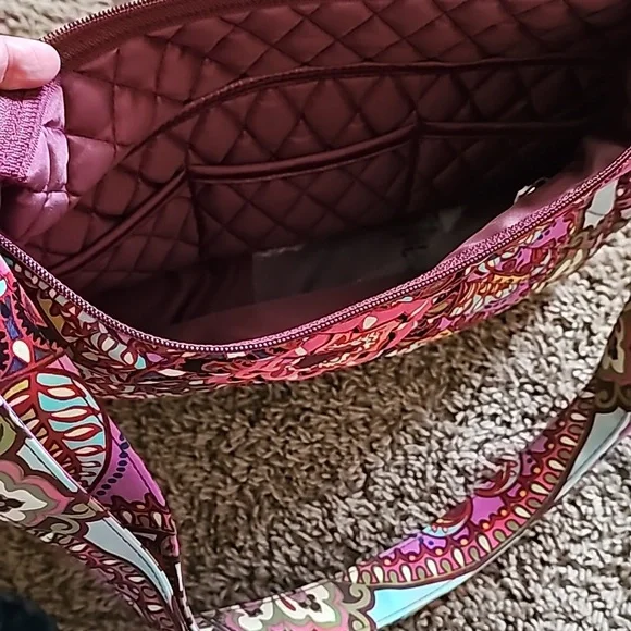 NWT Vera Bradley Resort Medallion shoulder bag - Picture 4 of 4